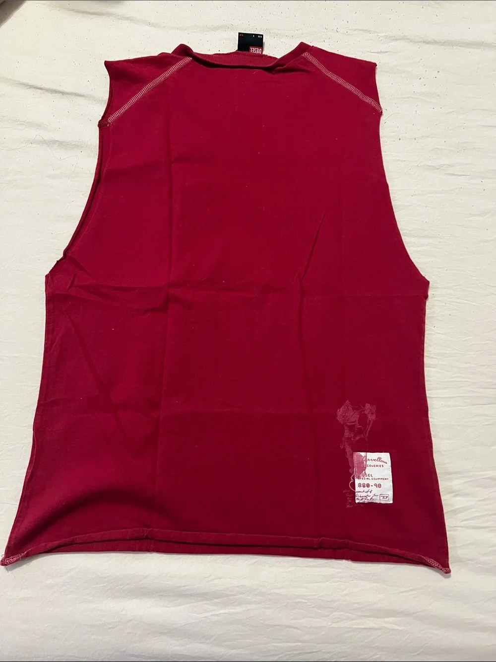 Vintage Diesel sleeveless graphic muscle tee in burgundy with white print - Picture 3 of 3